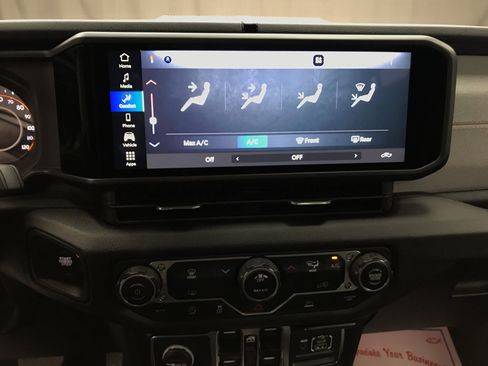 Used 2024 Jeep Gladiator Sport AWD/4WD image 12