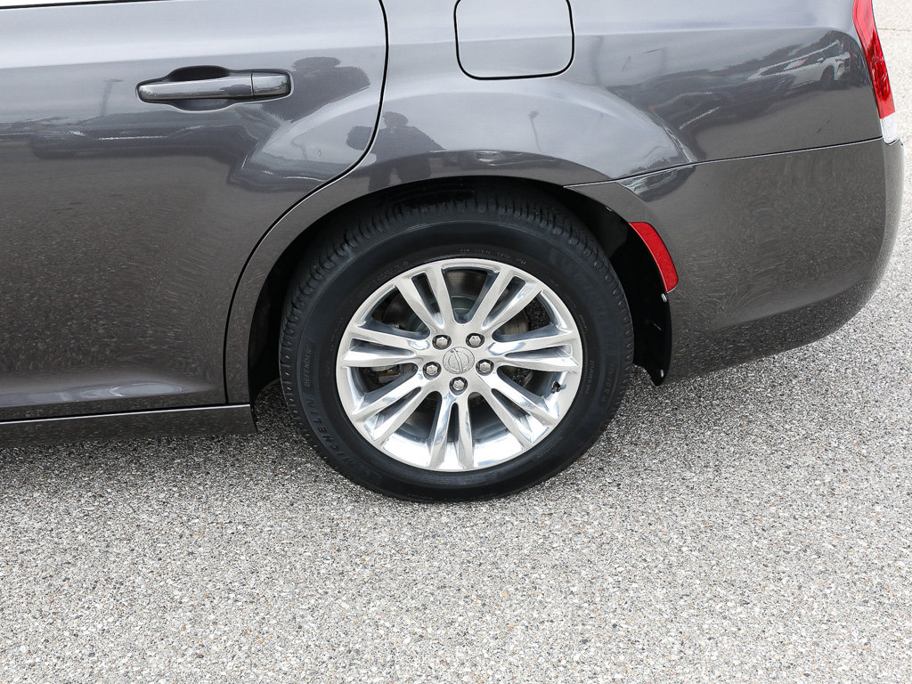 Used 2021 Chrysler 300 Touring L RWD image 5
