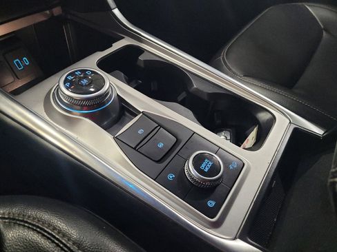 Used 2020 Ford Explorer XLT w/ Equipment Group 202A AWD/4WD image 26