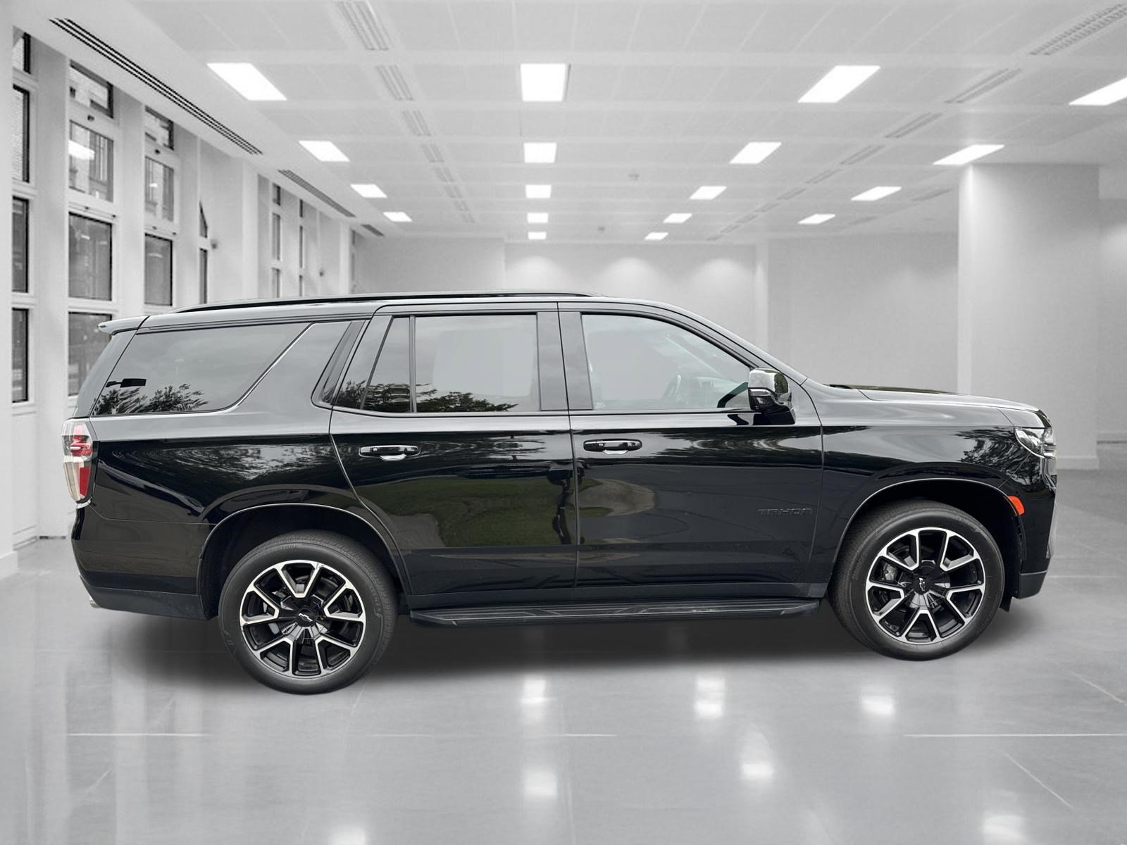 Used 2022 Chevrolet Tahoe RST w/ Sport Performance Package AWD/4WD image 4