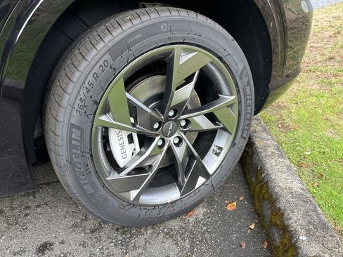 Certified 2025 Genesis Electrified GV70 w/ Prestige Package AWD/4WD image 9