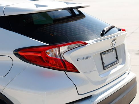 Used 2020 Toyota C-HR XLE image 34