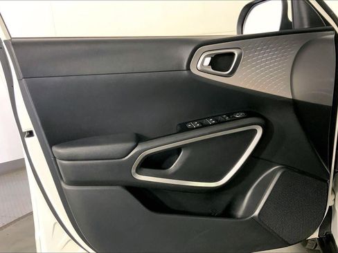 Used 2023 Kia Soul LX image 24