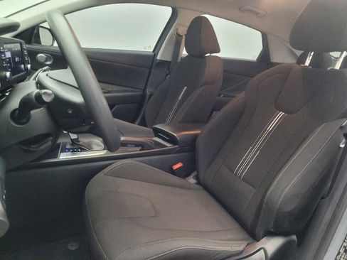 Used 2022 Hyundai Elantra SEL FWD image 17