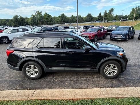 Used 2020 Ford Explorer XLT w/ Equipment Group 202A AWD/4WD image 8