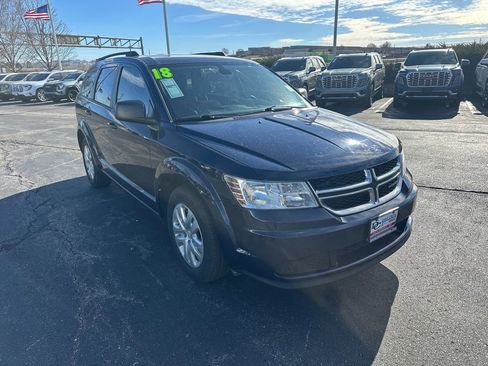 Used 2018 Dodge Journey SE image 4