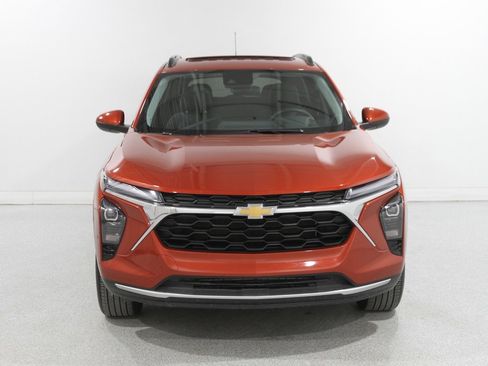 Certified 2024 Chevrolet Trax LT w/ Sunroof Package image 2