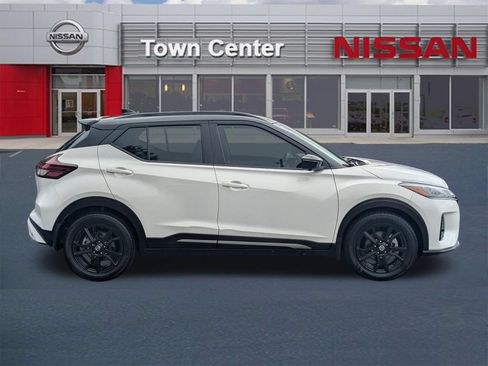 Certified 2021 Nissan Kicks SR w/ SR Premium Package FWD image 8