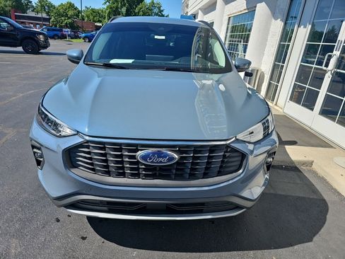 Used 2025 Ford Escape SE FWD image 3