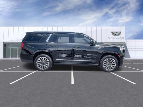 Used 2023 GMC Yukon Denali Ultimate AWD/4WD image 9