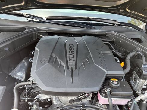Used 2025 Genesis G70 2.5T RWD image 17
