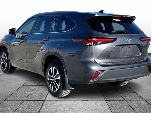 Used 2024 Toyota Highlander XLE image 10