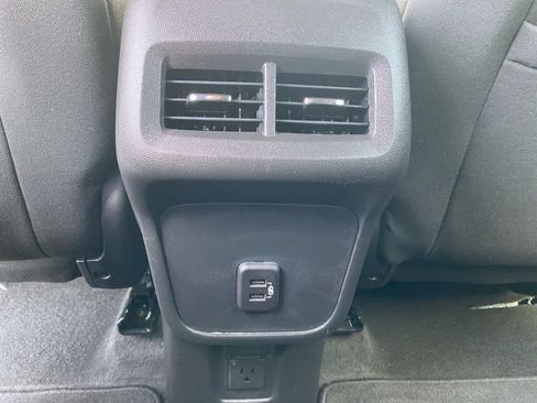 Used 2023 Chevrolet Equinox LT image 29