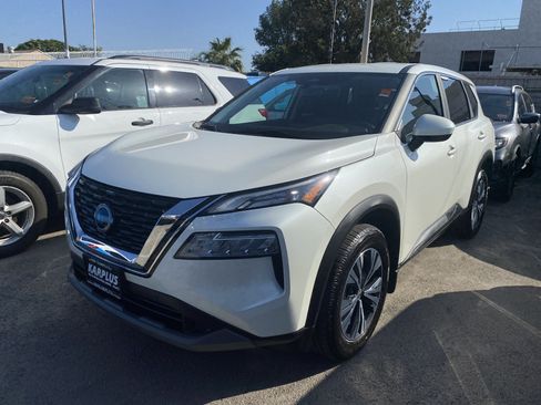 Used 2023 Nissan Rogue SV FWD image 2