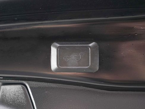 Used 2019 Toyota RAV4 XLE w/ Convenience Package image 17