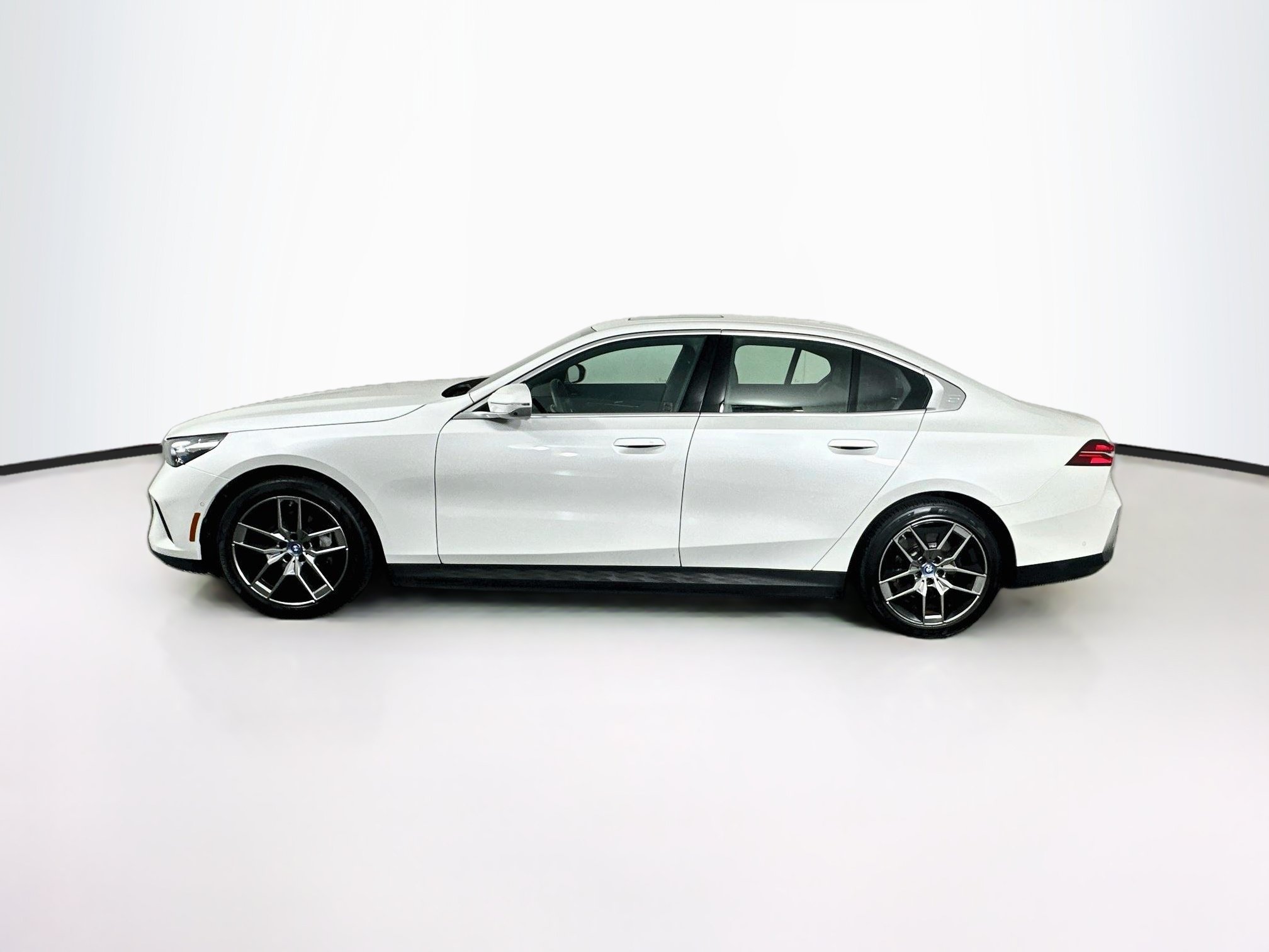 Used 2025 BMW i5 eDrive40i RWD image 4
