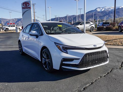 New 2026 Toyota Corolla SE image 2