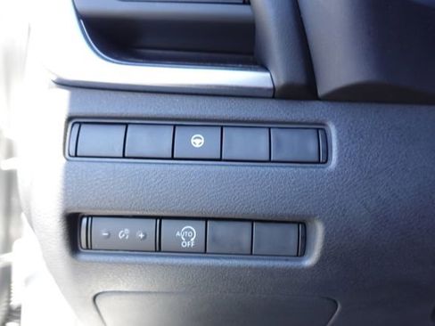 Used 2023 Nissan Rogue SV image 16