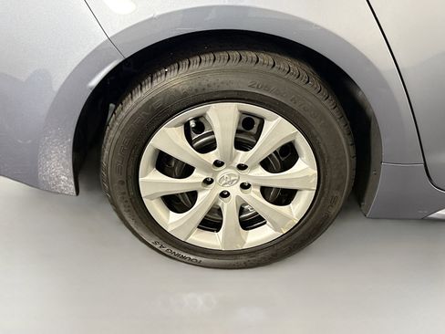 Used 2021 Toyota Corolla LE FWD image 32