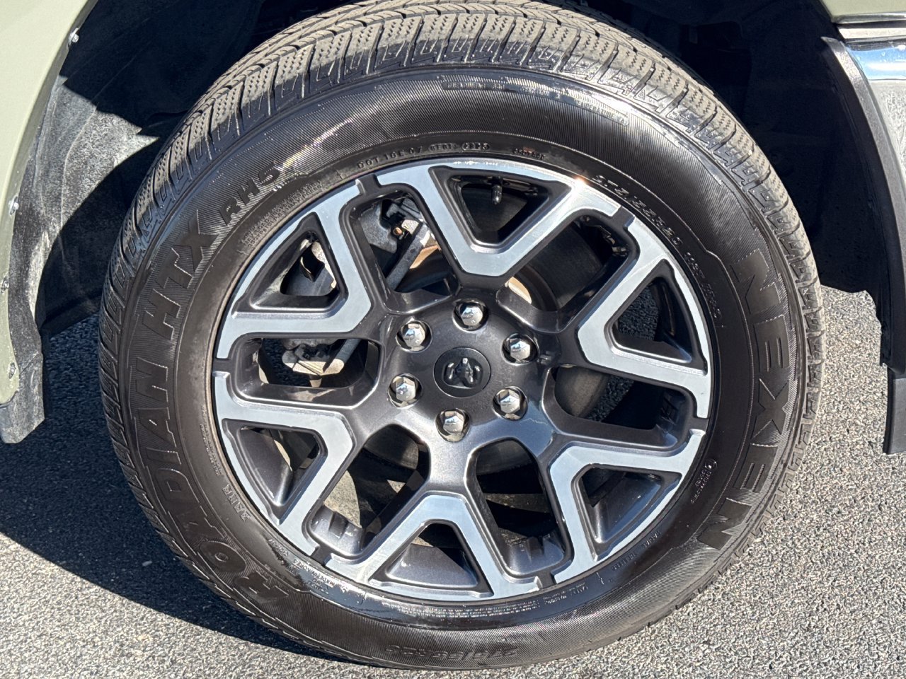 Used 2026 RAM 1500 Laramie AWD/4WD image 9