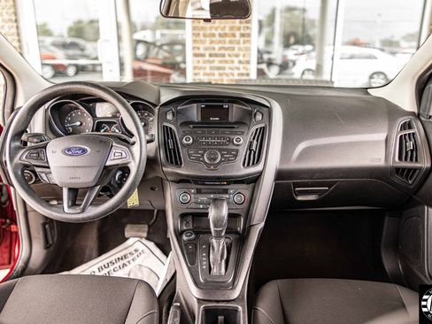 Used 2017 Ford Focus SE image 35