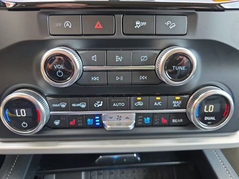 Used 2024 Ford Expedition XLT AWD/4WD image 25