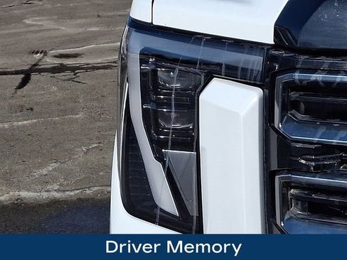 Used 2025 GMC Sierra 2500 AT4 image 13