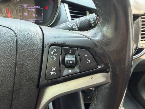 Used 2019 Chevrolet Trax LT w/ LT Convenience Package FWD image 24