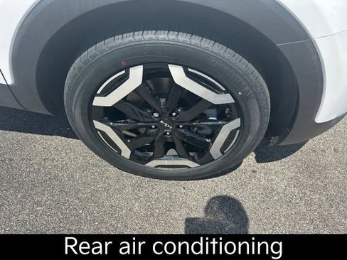 Used 2024 Kia Telluride S w/ S Sunroof Package AWD/4WD image 5