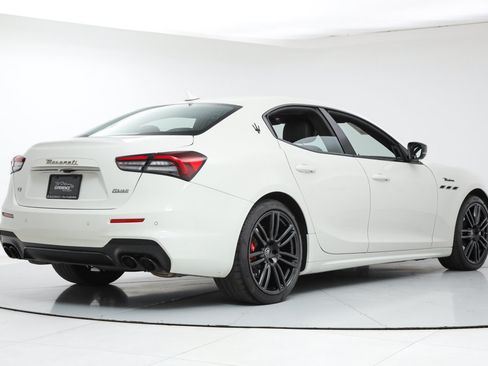 Certified 2023 Maserati Ghibli Modena RWD image 5