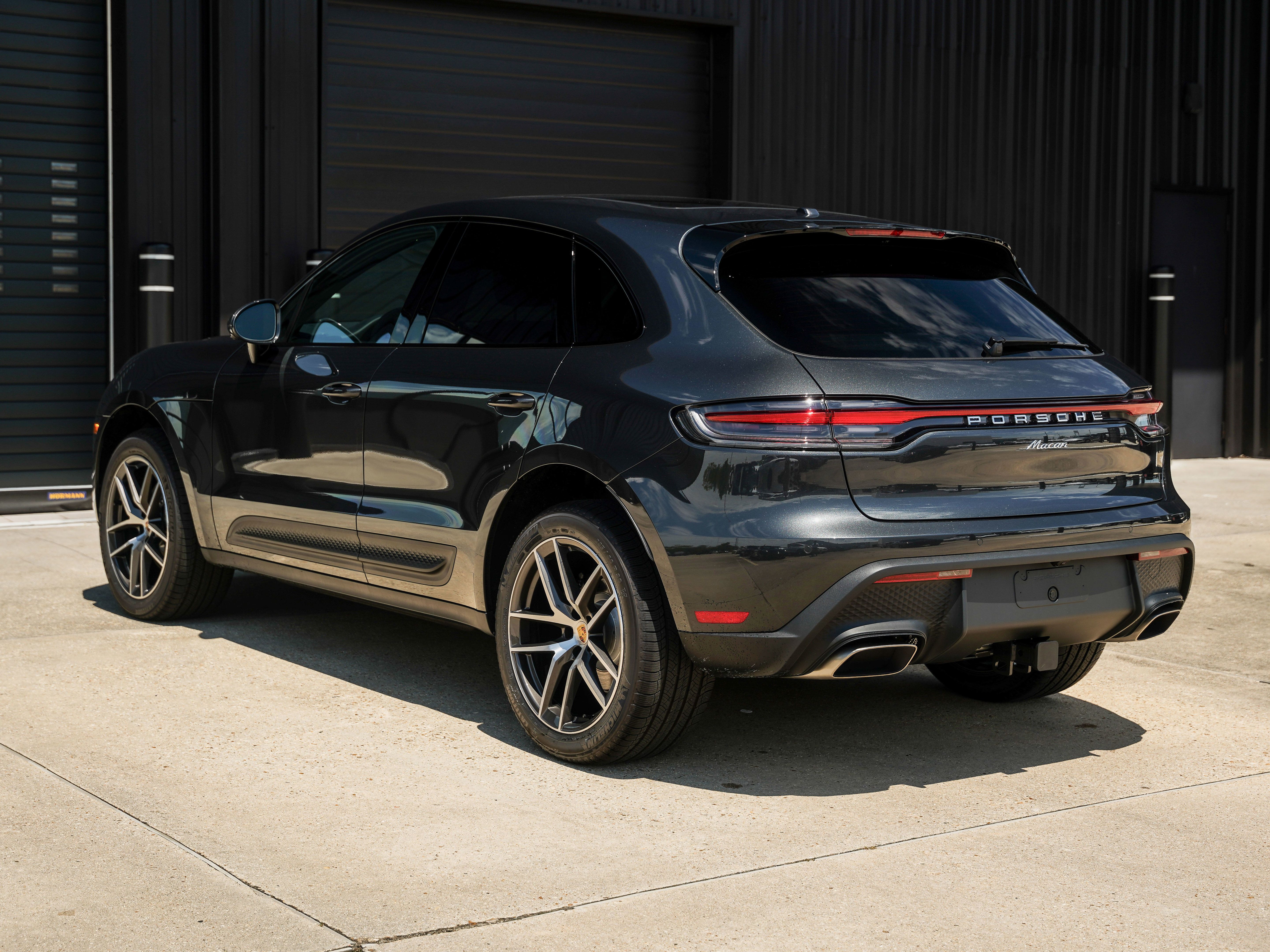 Certified 2026 Porsche Macan AWD/4WD image 3