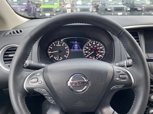 Used 2019 Nissan Pathfinder SV AWD/4WD image 15