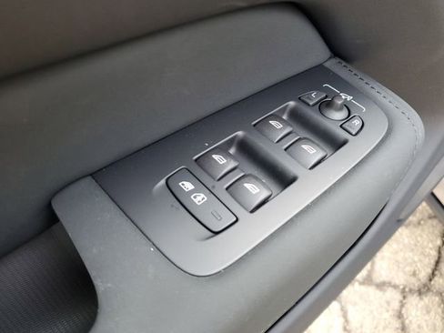 New 2026 Volvo XC60 B5 Plus w/ Protection Package Premier image 21