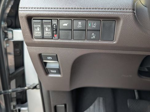 Used 2018 Honda Odyssey EX-L image 14