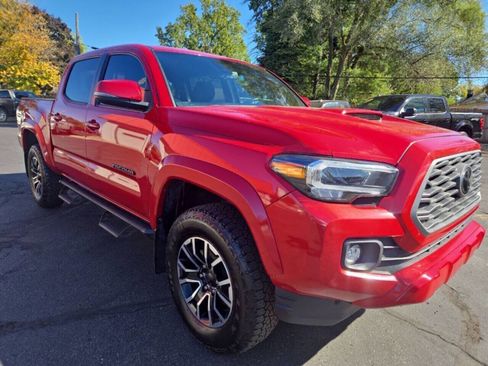 Used 2022 Toyota Tacoma TRD Sport w/ Technology Package image 5