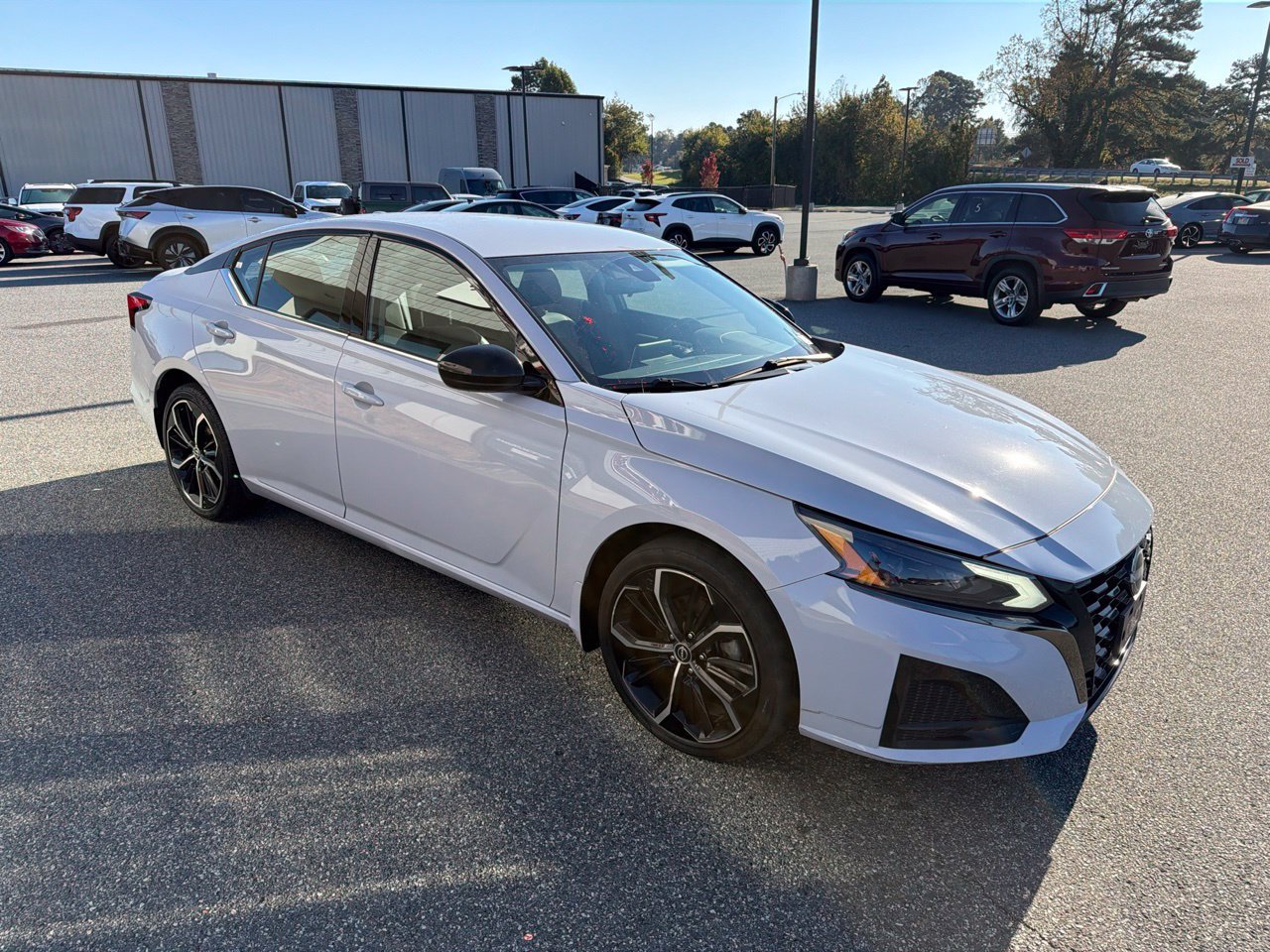 Used 2023 Nissan Altima 2.5 SR AWD/4WD image 8