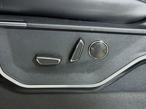 Used 2022 Ford F150 Raptor w/ Equipment Group 801A High AWD/4WD image 19