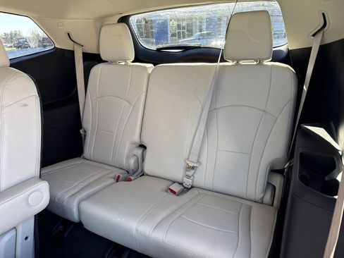 Used 2023 Buick Enclave Essence image 13