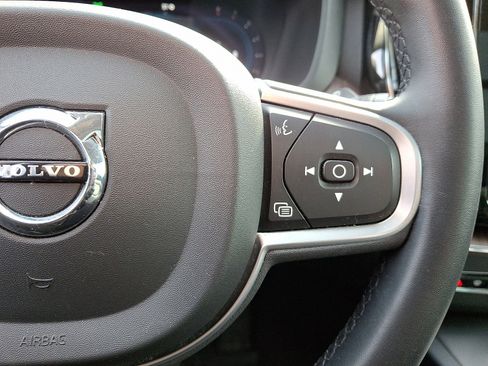 Certified 2022 Volvo XC60 B5 Momentum w/ Climate Package image 23