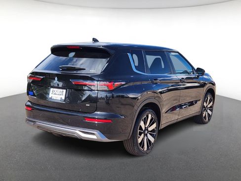 New 2025 Mitsubishi Outlander SE image 3