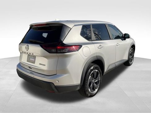 Used 2024 Nissan Rogue SV AWD/4WD image 5