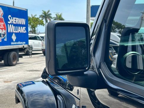 Used 2019 Jeep Wrangler Unlimited Sahara AWD/4WD image 14