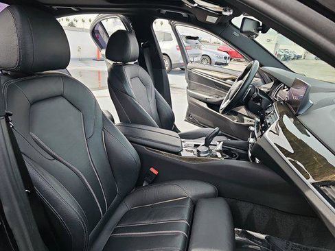 Used 2019 BMW 530e w/ Premium Package image 10