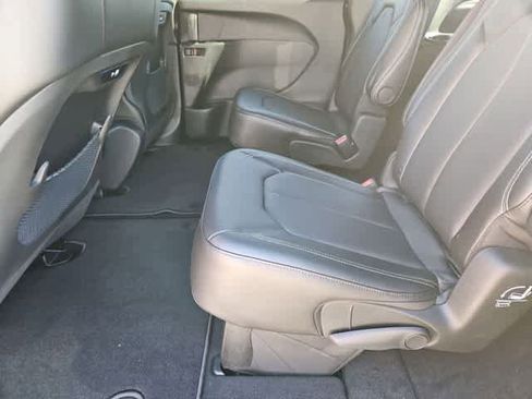 New 2026 Chrysler Pacifica Select FWD image 19