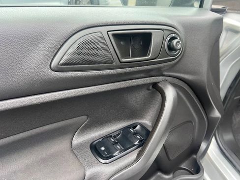 Used 2019 Ford Fiesta SE image 12