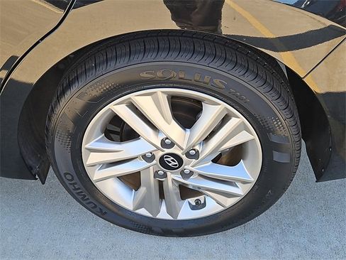Used 2020 Hyundai Elantra SEL image 11