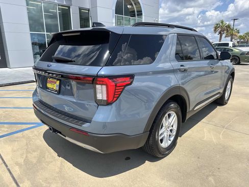 Used 2025 Ford Explorer Active w/ Active Comfort Package RWD image 7