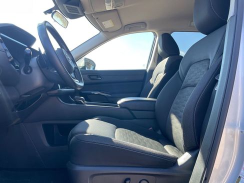 Used 2025 Nissan Pathfinder SV image 29