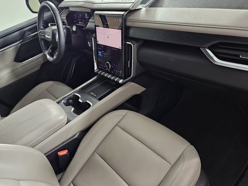 Used 2024 GMC Acadia Elevation FWD image 31