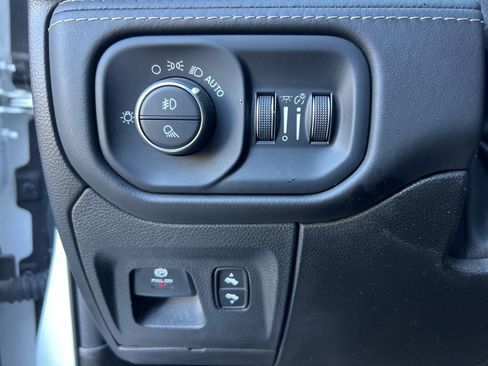 Used 2019 RAM 1500 Limited image 12